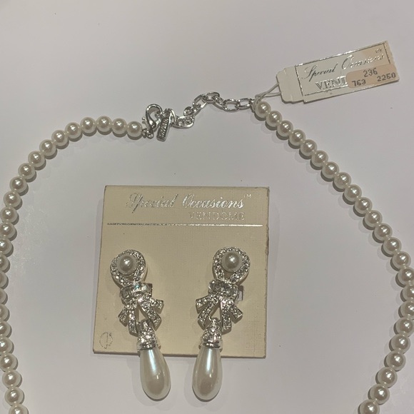 GORGEOUS VINTAGE VENDOME/CORO SET - Picture 3 of 10